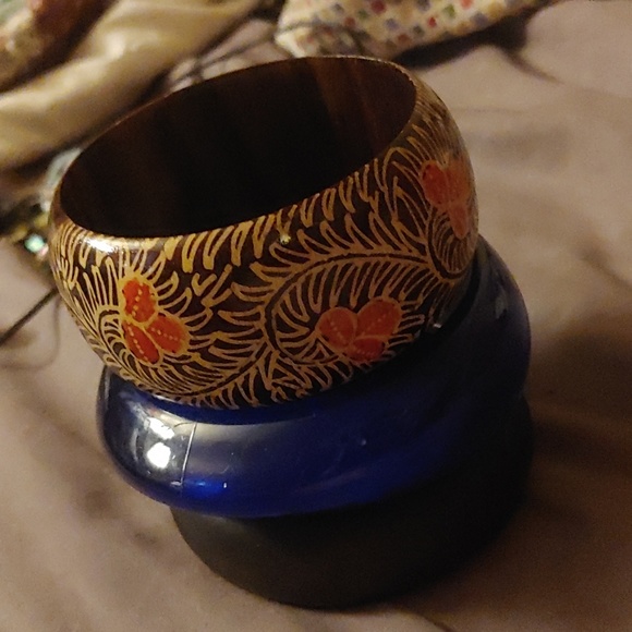 3 Bangle Lot Jewelry - Picture 2 of 8